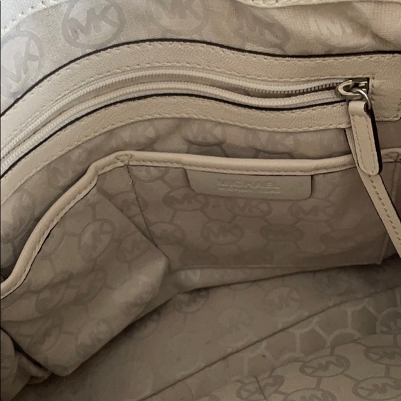 Michael Kors Cream leather satchel - Picture 7 of 16